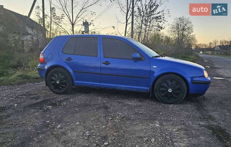 Хэтчбек Volkswagen Golf 2002 в Рудки