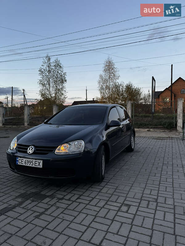Хэтчбек Volkswagen Golf 2005 в Сторожинце