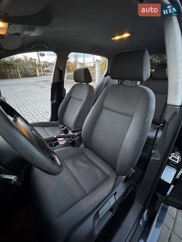 Хэтчбек Volkswagen Golf 2005 в Сторожинце