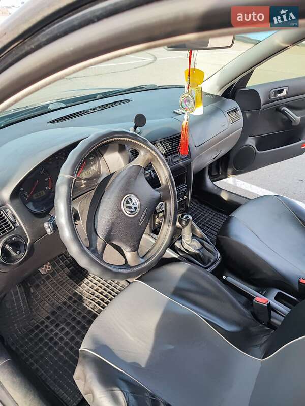 Універсал Volkswagen Golf 2000 в Львові