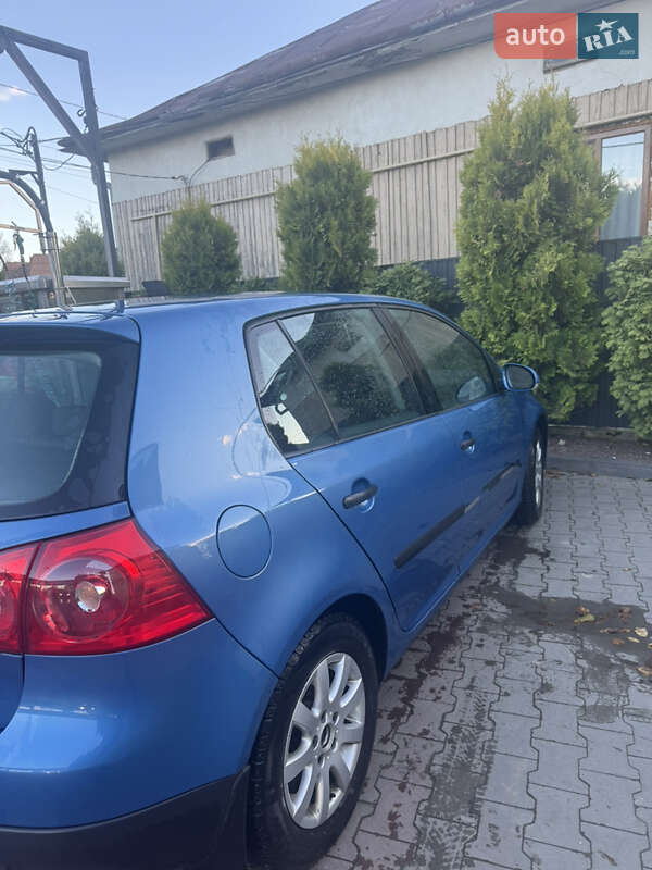 Хэтчбек Volkswagen Golf 2003 в Ивано-Франковске