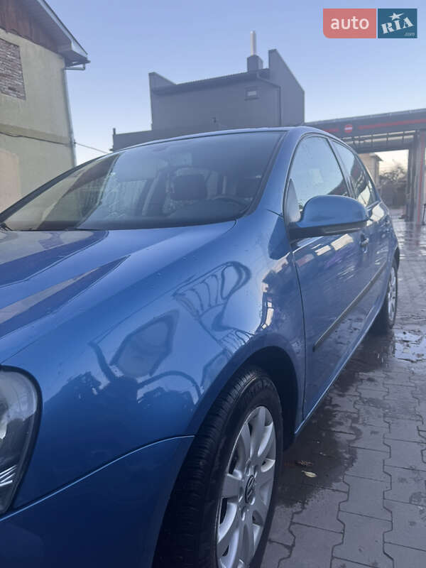 Хэтчбек Volkswagen Golf 2003 в Ивано-Франковске