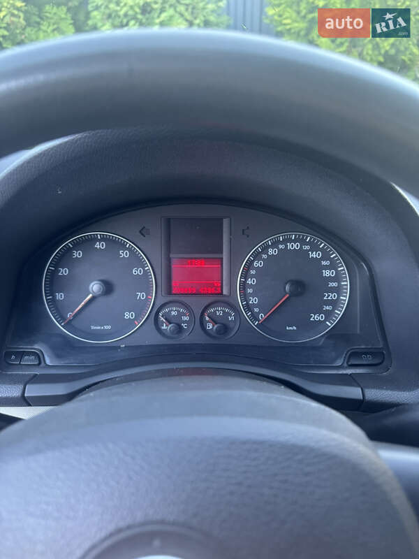 Хэтчбек Volkswagen Golf 2003 в Ивано-Франковске