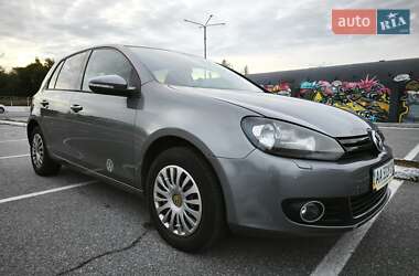 Хэтчбек Volkswagen Golf 2010 в 
