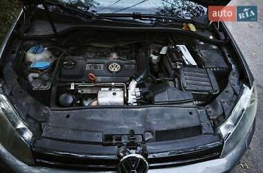Хэтчбек Volkswagen Golf 2010 в 