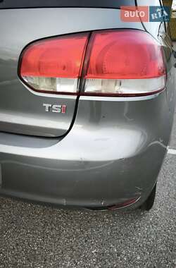 Хэтчбек Volkswagen Golf 2010 в 