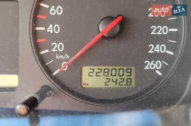 Хэтчбек Volkswagen Golf 2002 в  фото 11 Хэтчбек Volkswagen Golf 2002 в