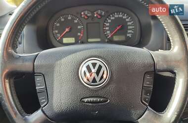 Хэтчбек Volkswagen Golf 2002 в  фото 16 Хэтчбек Volkswagen Golf 2002 в