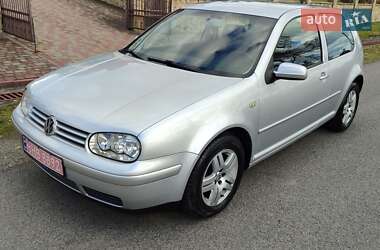 Хэтчбек Volkswagen Golf 2002 в  фото 24 Хэтчбек Volkswagen Golf 2002 в