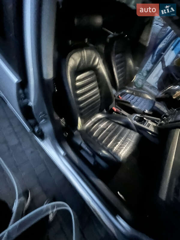 Хетчбек Volkswagen Golf 2004 в Дніпрі