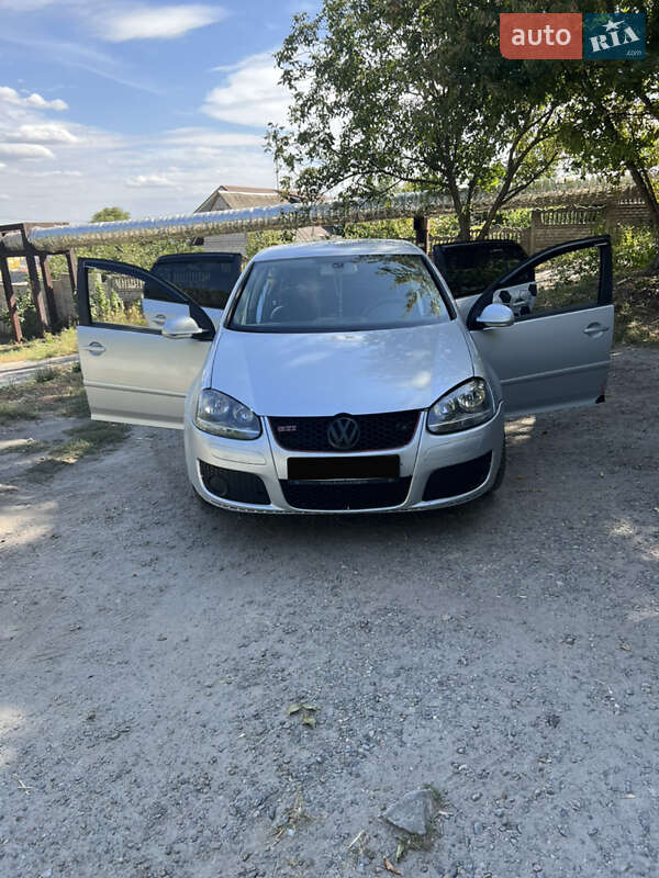 Хетчбек Volkswagen Golf 2004 в Дніпрі