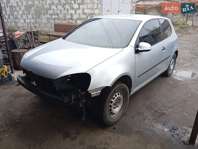 Хэтчбек Volkswagen Golf 2004 в Виннице