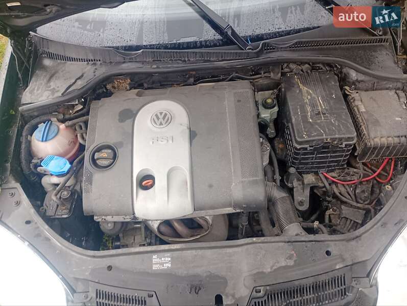 Хетчбек Volkswagen Golf 2004 в Яворові