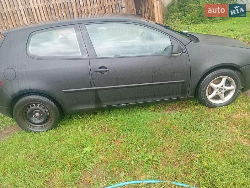 Хетчбек Volkswagen Golf 2004 в Яворові