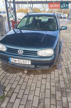 Универсал Volkswagen Golf 2002 в Сумах