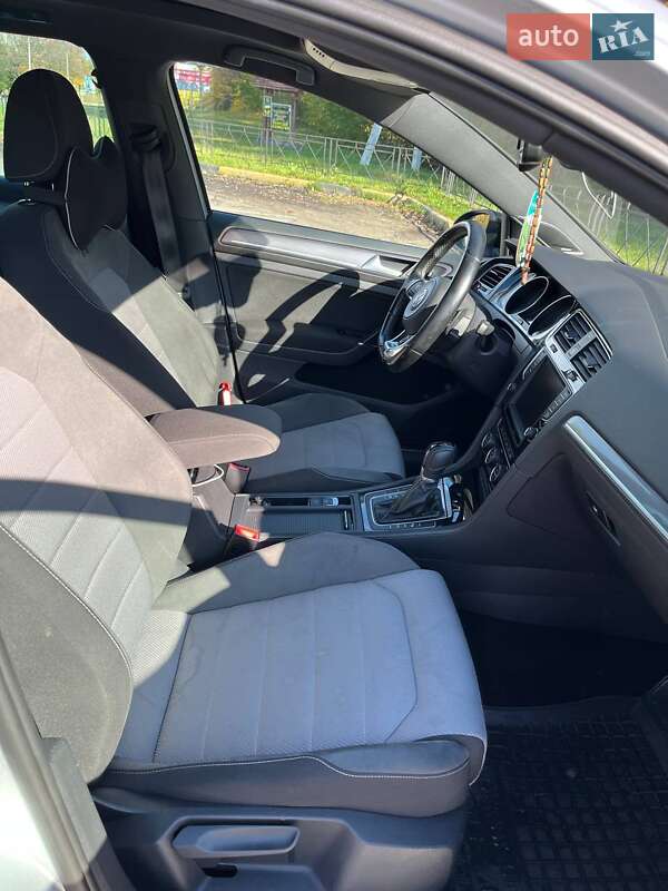 Универсал Volkswagen Golf 2016 в Киеве