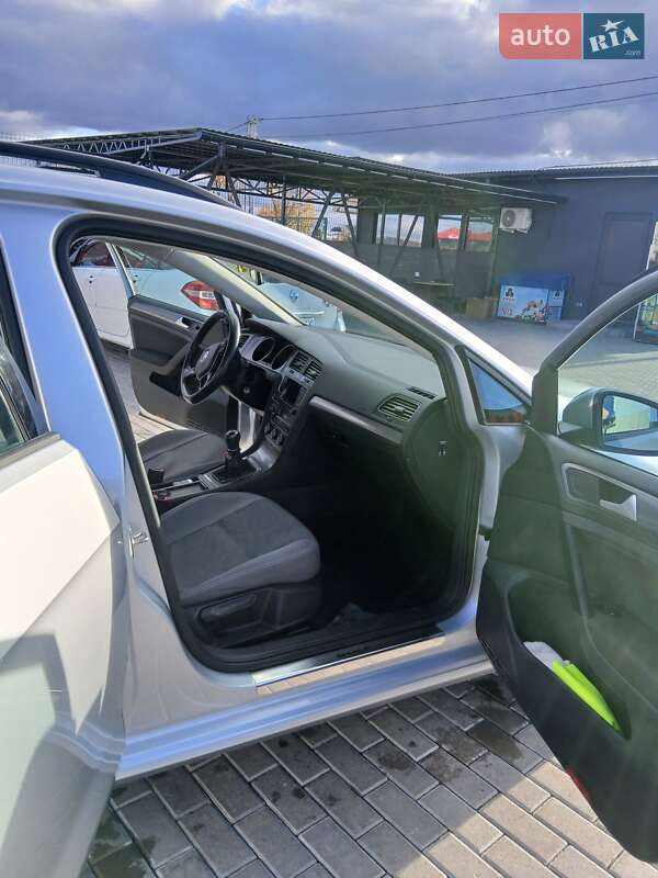 Универсал Volkswagen Golf 2015 в Лопатине