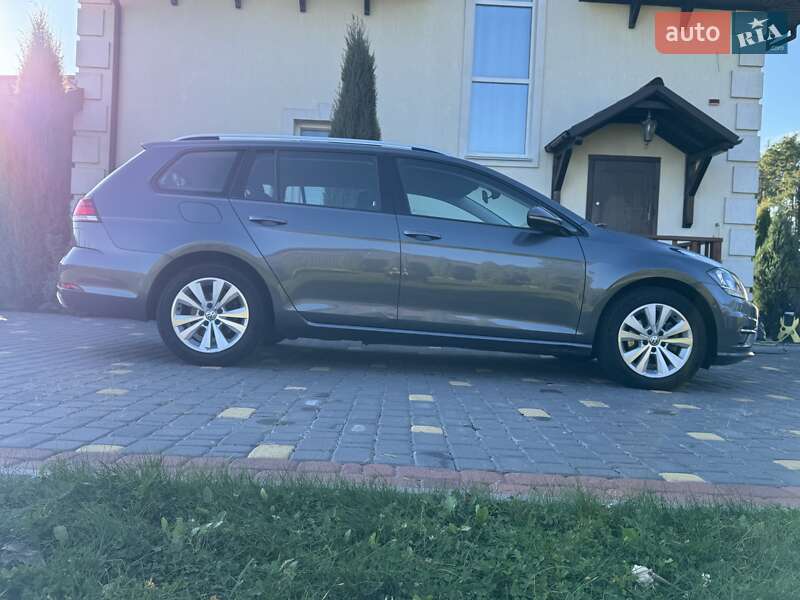 Універсал Volkswagen Golf 2018 в Києві