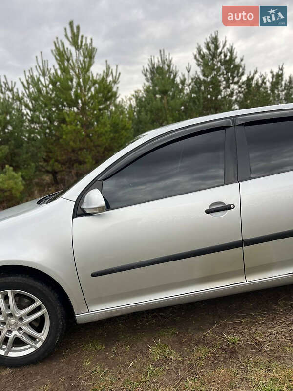 Хэтчбек Volkswagen Golf 2004 в Нежине