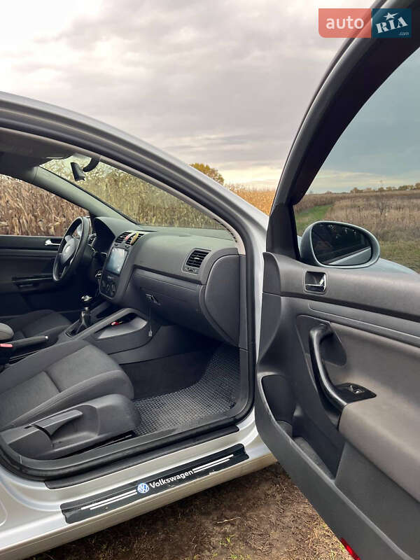 Хэтчбек Volkswagen Golf 2004 в Нежине