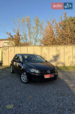 Хэтчбек Volkswagen Golf 2010 в 