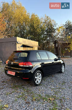 Хэтчбек Volkswagen Golf 2010 в 