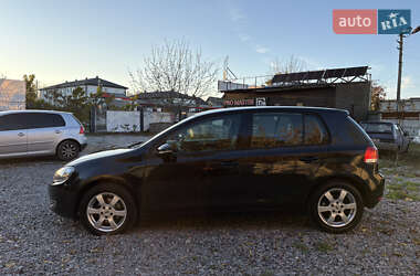 Хэтчбек Volkswagen Golf 2010 в 