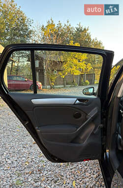 Хэтчбек Volkswagen Golf 2010 в 