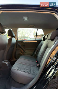 Хэтчбек Volkswagen Golf 2010 в 