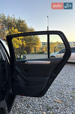 Хэтчбек Volkswagen Golf 2010 в 