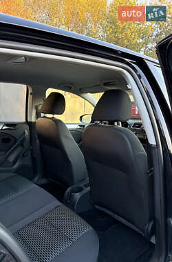 Хэтчбек Volkswagen Golf 2010 в 