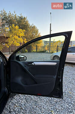 Хэтчбек Volkswagen Golf 2010 в 