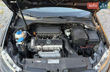 Хэтчбек Volkswagen Golf 2010 в 