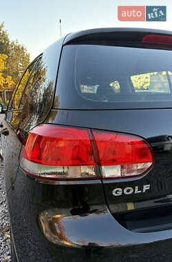 Хэтчбек Volkswagen Golf 2010 в 