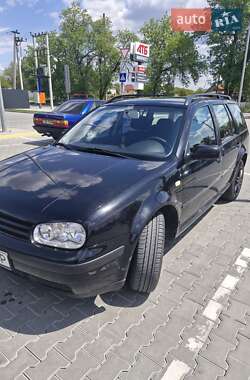 Універсал Volkswagen Golf 2000 в Чернівцях