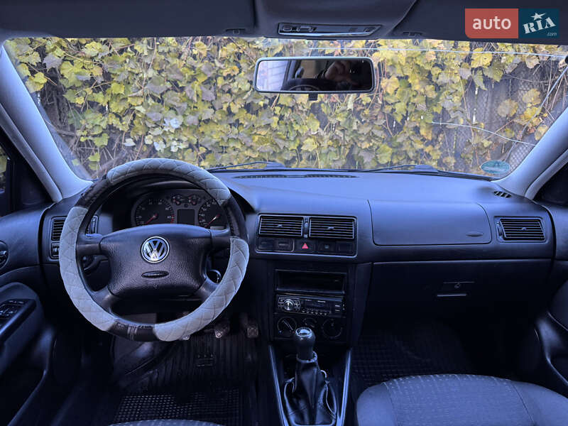 Універсал Volkswagen Golf 2001 в Чернігові