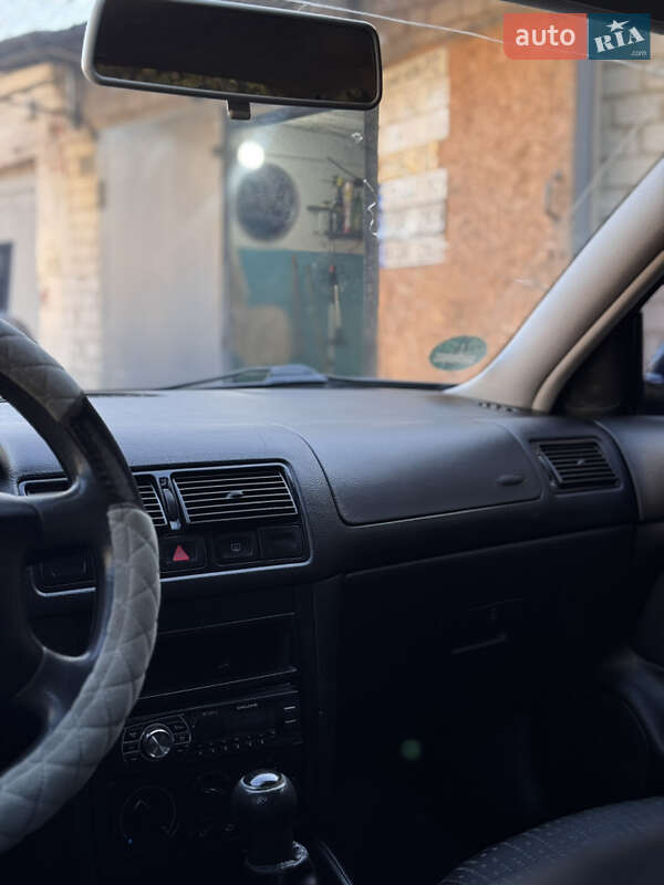 Універсал Volkswagen Golf 2001 в Чернігові