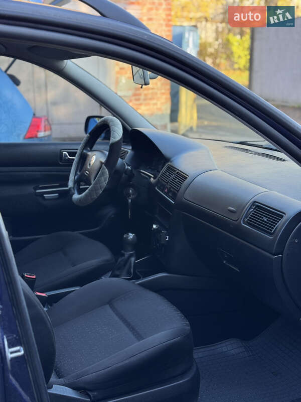 Універсал Volkswagen Golf 2001 в Чернігові