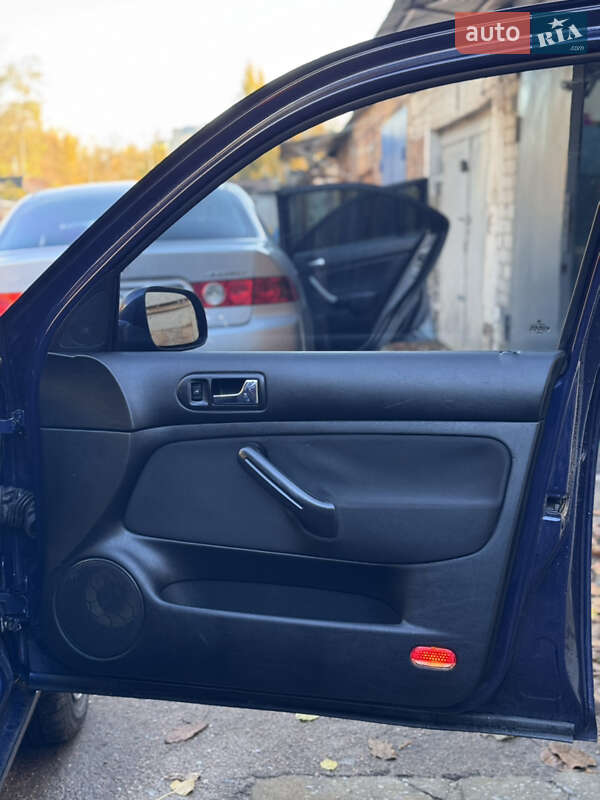 Універсал Volkswagen Golf 2001 в Чернігові