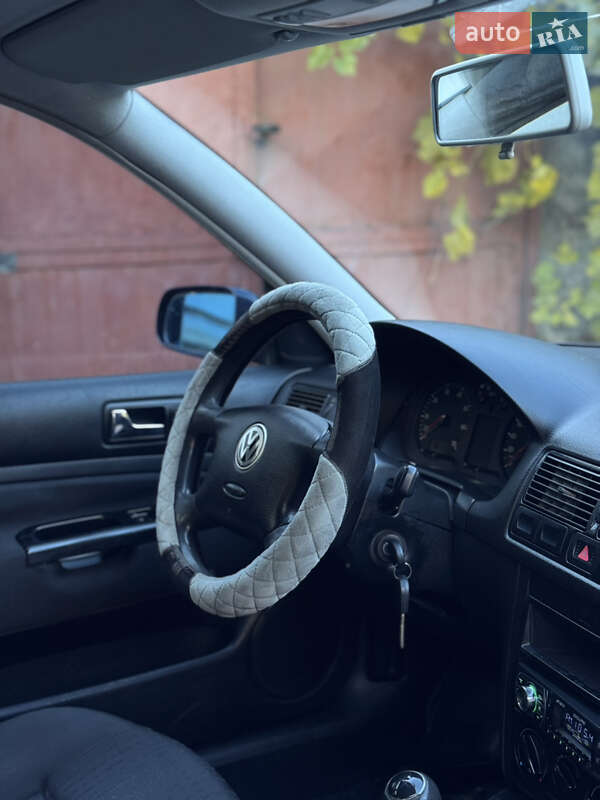 Універсал Volkswagen Golf 2001 в Чернігові