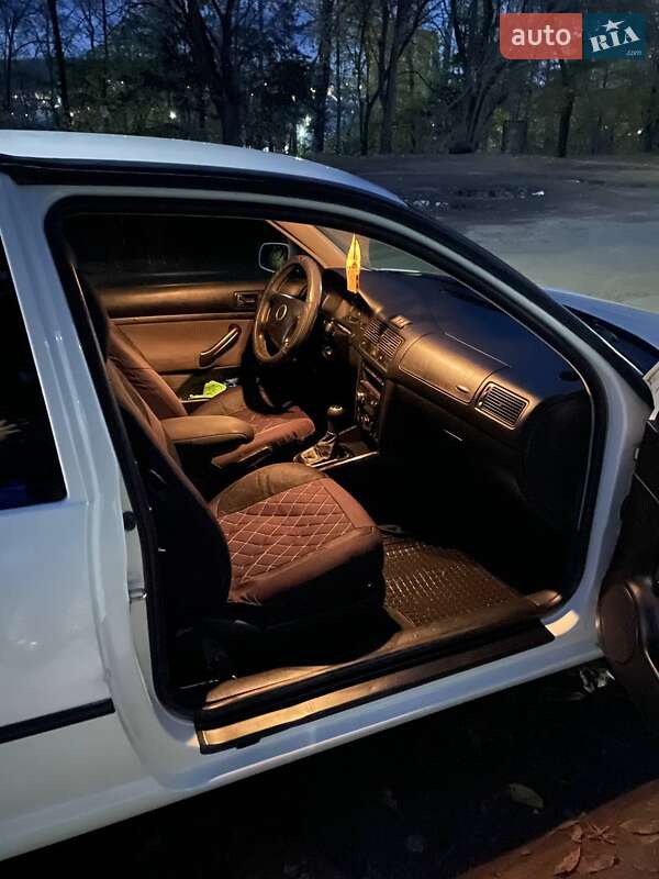 Хэтчбек Volkswagen Golf 1998 в Виннице
