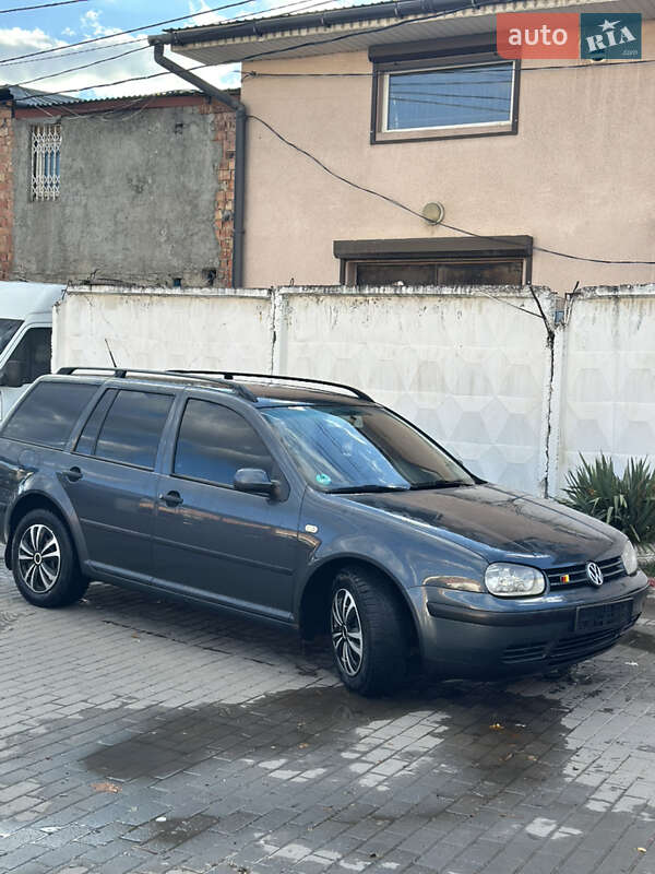 Універсал Volkswagen Golf 1999 в Чернівцях