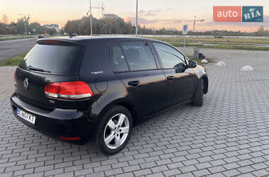 Хэтчбек Volkswagen Golf 2011 в 