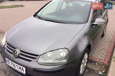 Хэтчбек Volkswagen Golf 2004 в Немирове
