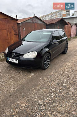 Хэтчбек Volkswagen Golf 2004 в Николаеве