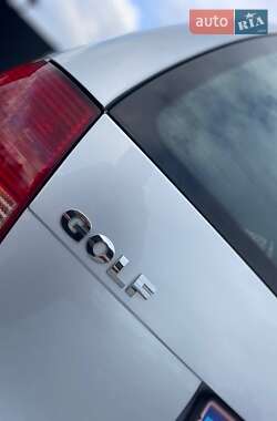 Универсал Volkswagen Golf 2004 в  фото 11 Универсал Volkswagen Golf 2004 в