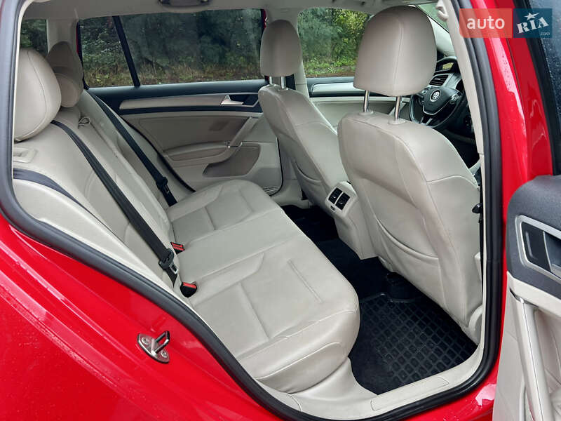 Універсал Volkswagen Golf 2015 в Львові