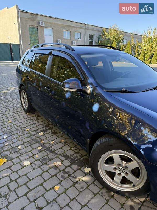 Универсал Volkswagen Golf 2011 в Ильинцах