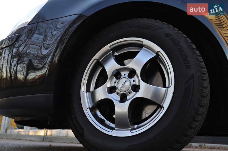 Хэтчбек Volkswagen Golf 2009 в Киеве