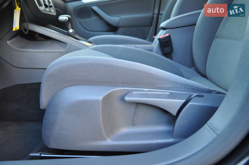 Хэтчбек Volkswagen Golf 2009 в Киеве